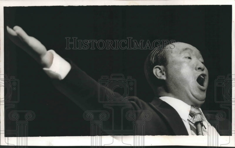 Load image into Gallery viewer, 1974 Press Photo Korean Evangelist Sun Myung Moon at Madison Square Garden
