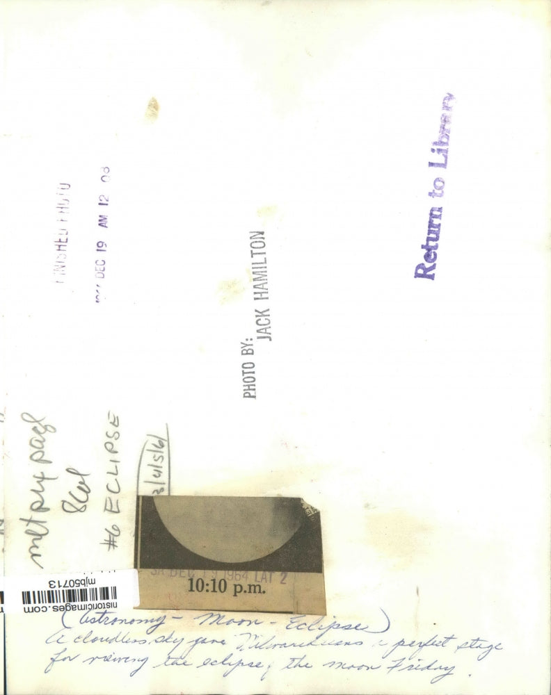 1964 Press Photo lunar eclipse on cloudless sky in Milwaukee Wisconsin