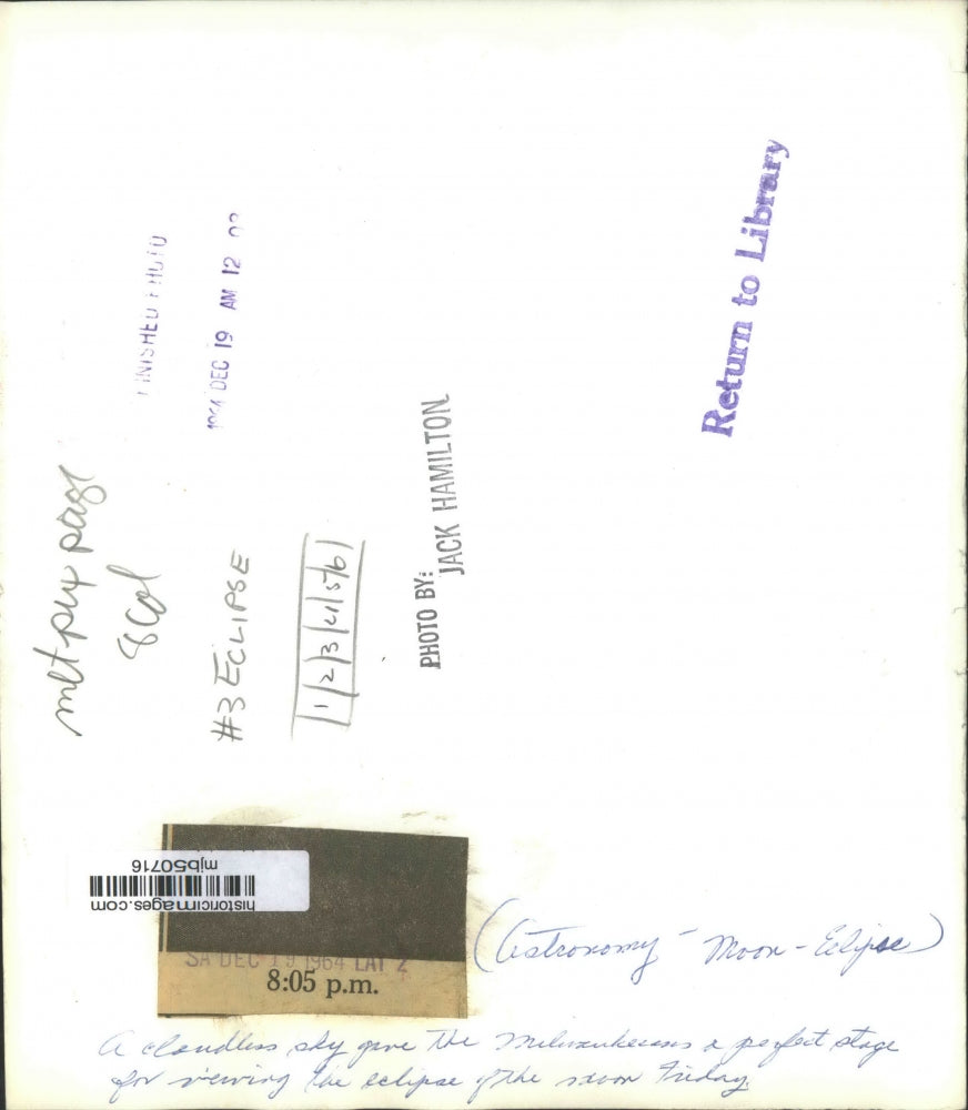 1964 Press Photo cloudless sky for Milwaukee Wisconsin lunar eclipse - mjb50716