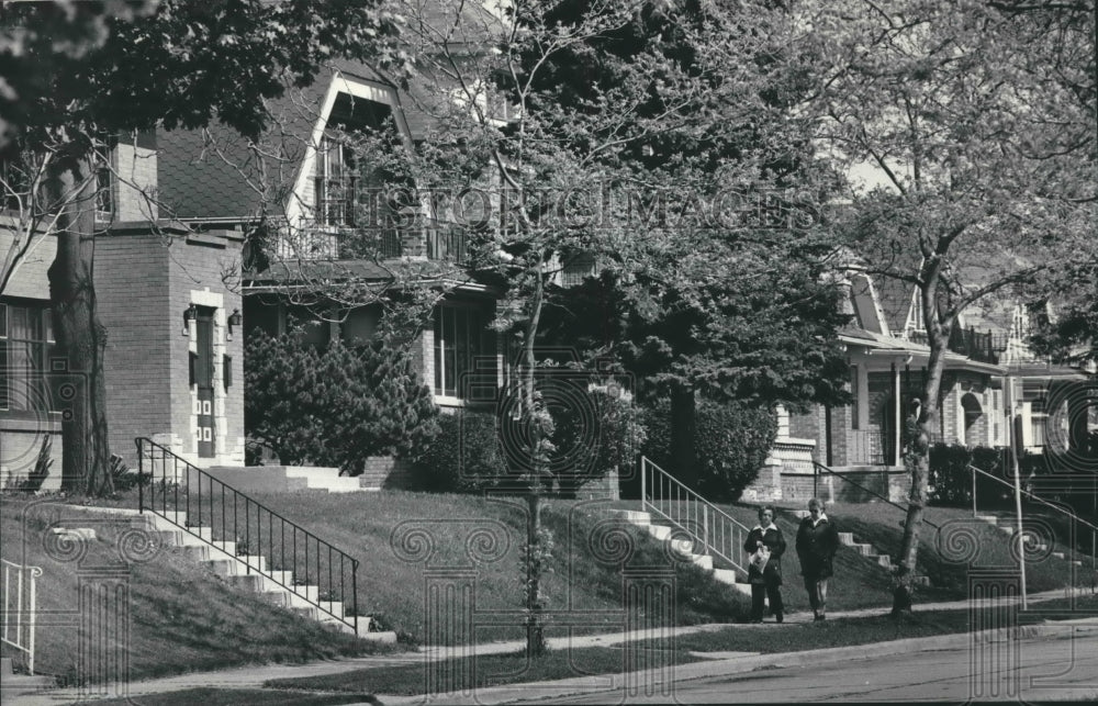1985 Press Photo Humboldt Boulevard, Milwaukee, Wisconsin - mjb50746