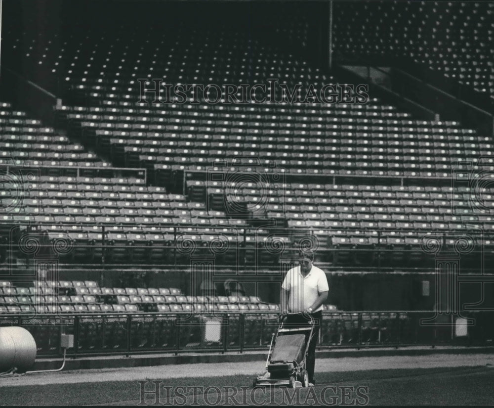 1965 Press Photo Tim Ewert cuts grass at County Stadium despite possible strike.- Historic Images