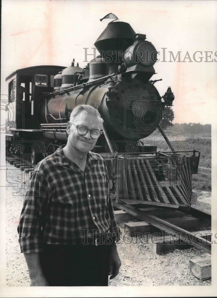 1967 Press Photo Michael Molitor and his reproduced pioneer train near Waterford- Historic Images