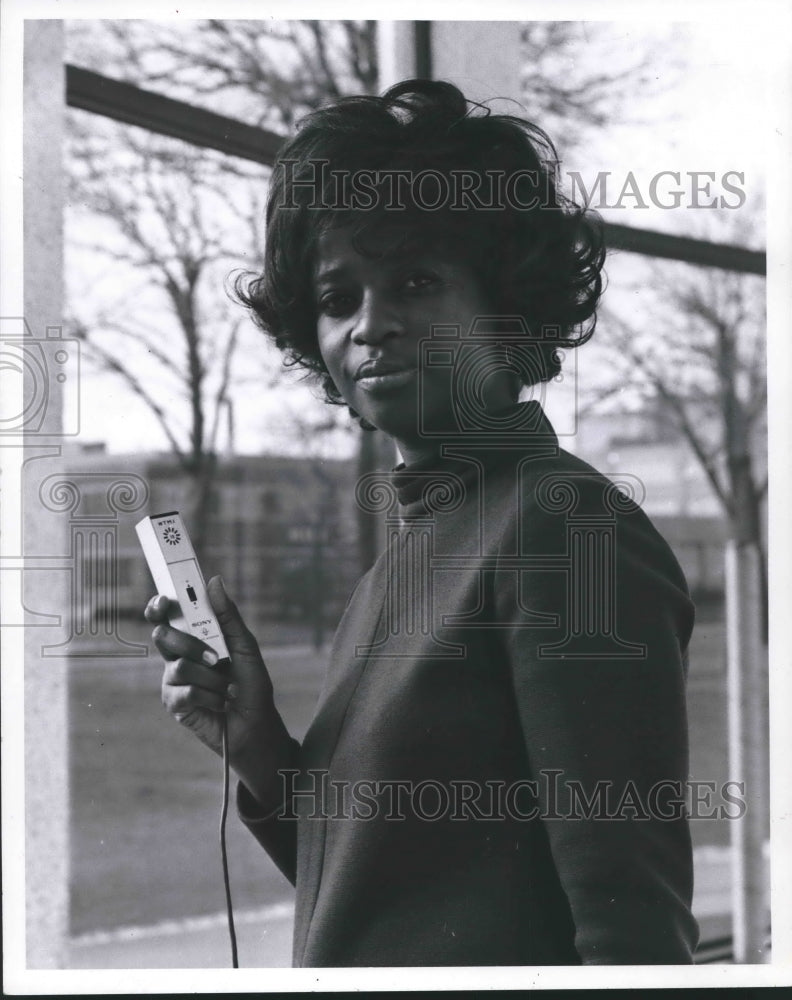 1970 Press Photo Bertha Rae Moore, WMVS-TV, Milwaukee. - mjb51461