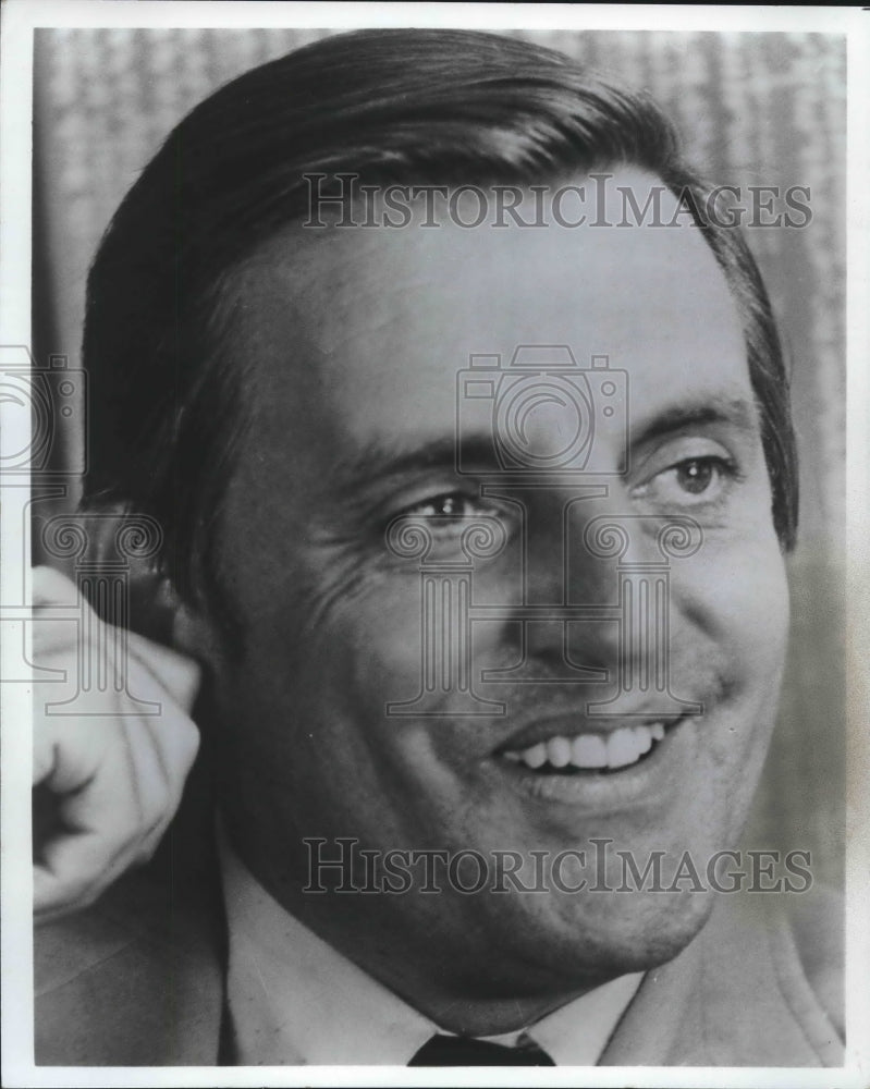 1976 Press Photo Walter J. Mondale spoke to Center for the Family, Milwaukee.- Historic Images