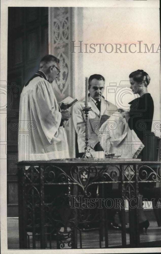 1958 Press Photo Elizabeth Brenden Kelly being christened in Philidelphia