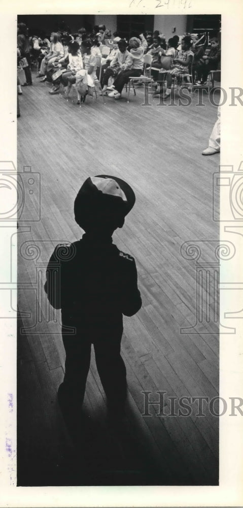  Press Photo Michael Coltrane watches brother about to start 1st grade, Milwauke- Historic Images