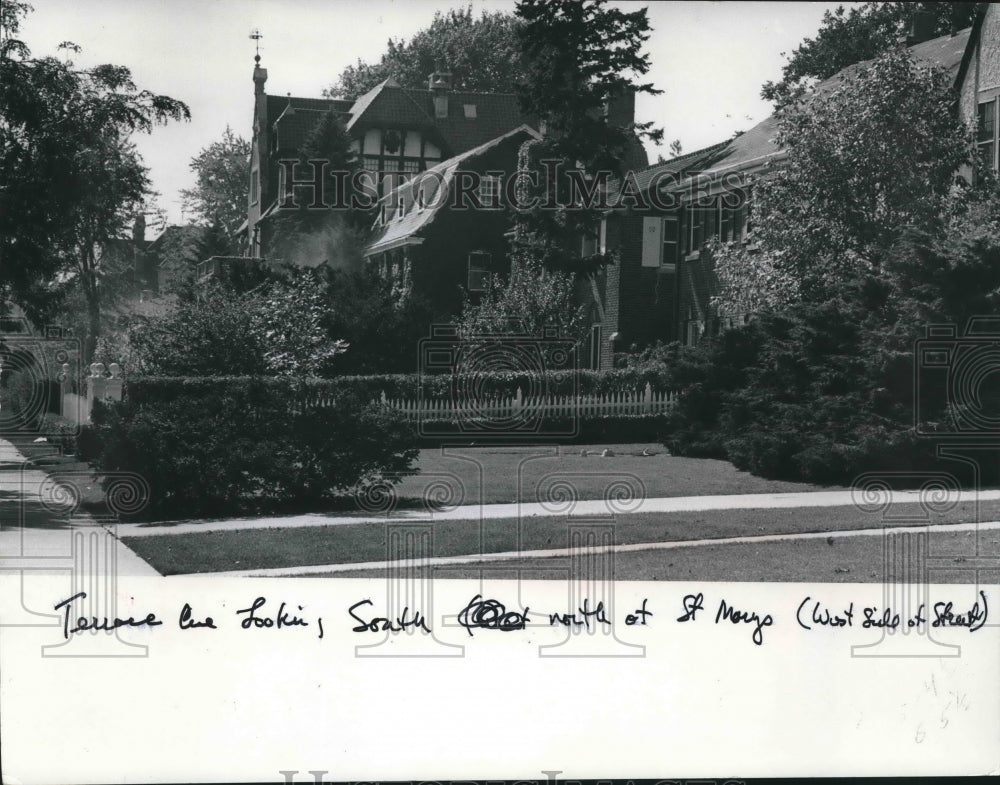 1976 Press Photo Looking south along Terrace Avenue, gracious homes, Milwaukee.