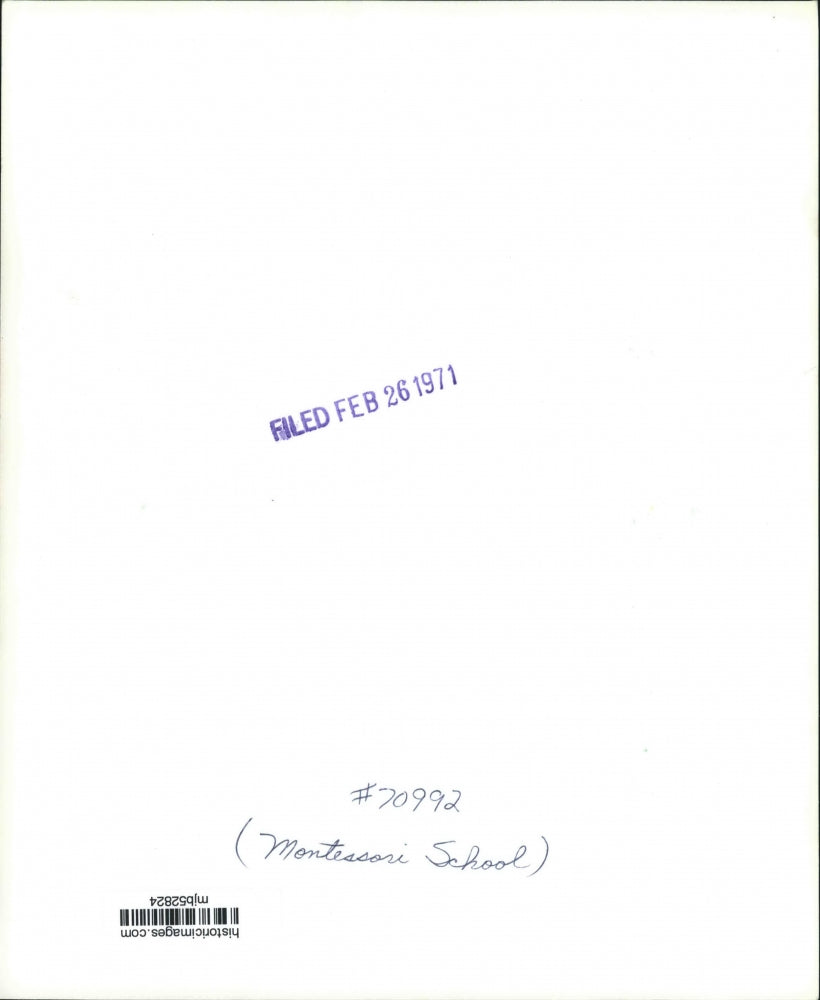 1971 Press Photo Kids playing inside Montessori School. - mjb52824