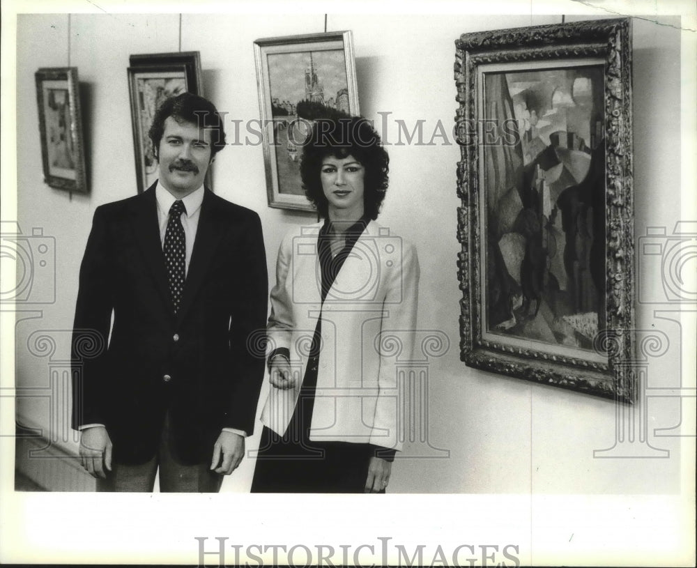 1981 Press Photo Thomas Monahan and wife in their gallery, Monahan Fine Arts ltd- Historic Images