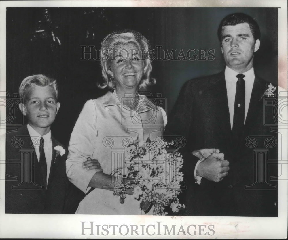 1974 Press Photo Daniel D. Moran and Shellah Graham wedding photo- Historic Images