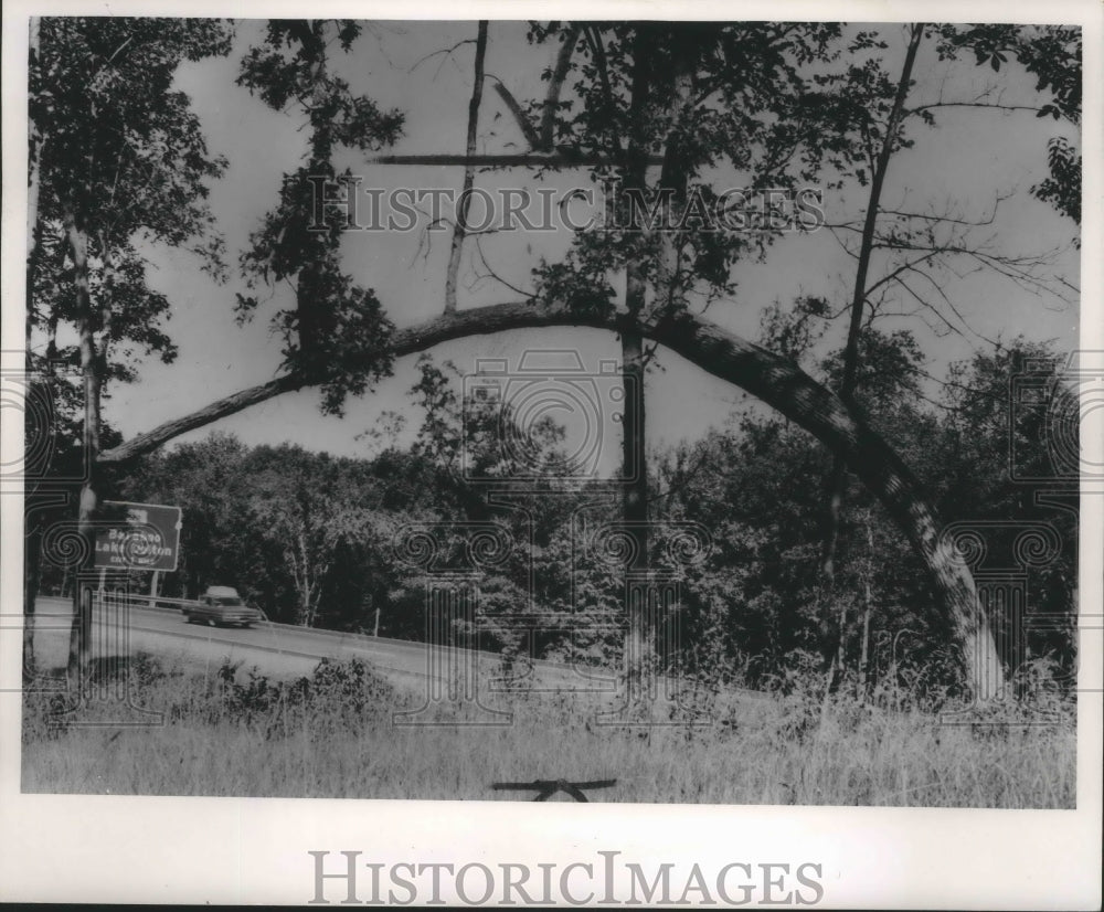 1966 Press Photo Indian and modern road signs on Interstate 90-94 - mjb53441