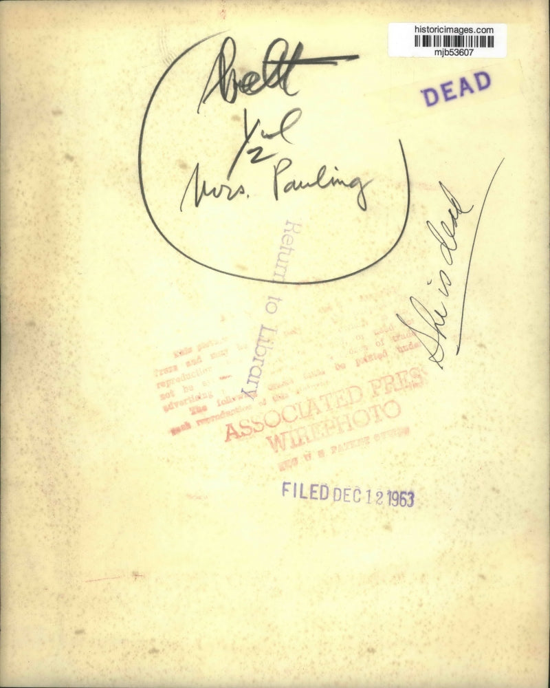 1963 Press Photo Dr Linus Pauling & wife, Nobel Peace Prize 1962, Oslo Norway