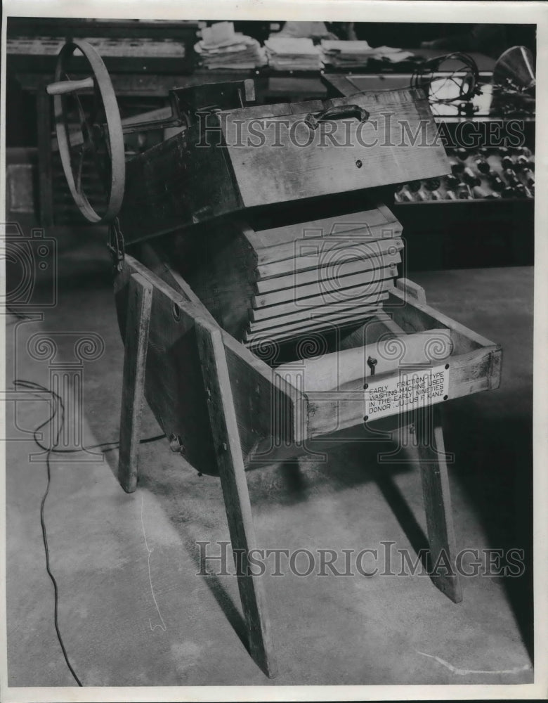 Load image into Gallery viewer, 1940 Press Photo Milwaukee County Historical Society first ever washing machine

