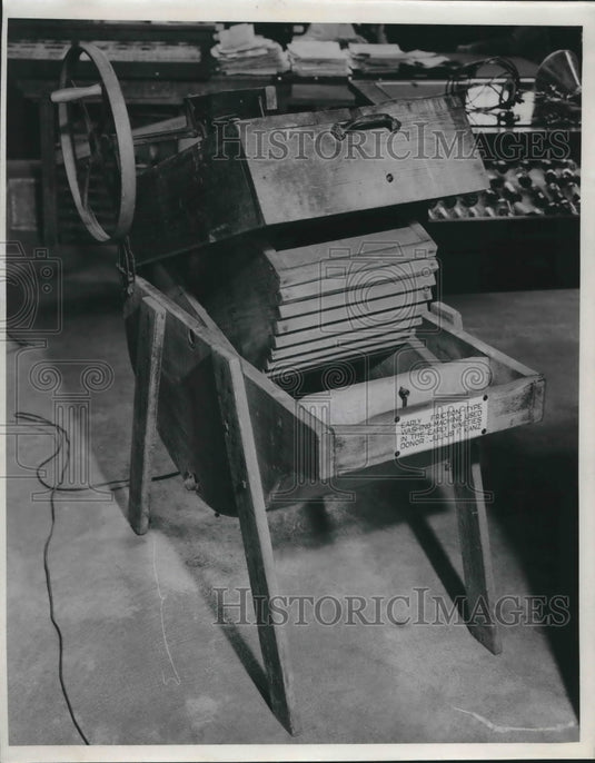 1940 Press Photo Milwaukee County Historical Society first ever washing machine
