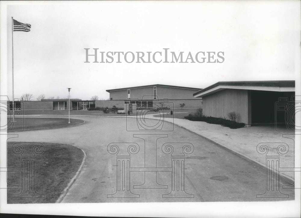 1965 Press Photo Homestead High School, Milwaukee- Historic Images