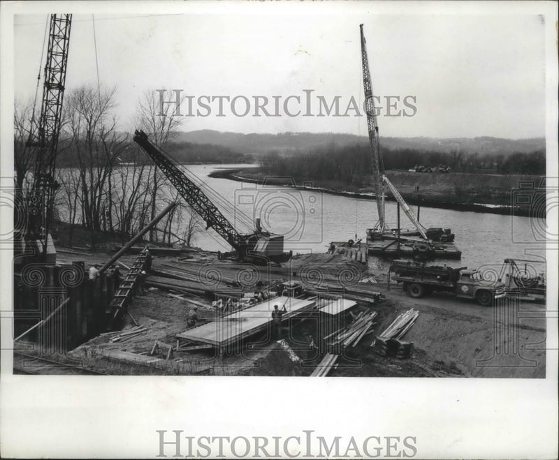 Load image into Gallery viewer, 1964 Press Photo Construction of foot spans for interstate 94 highway, Wisconsin
