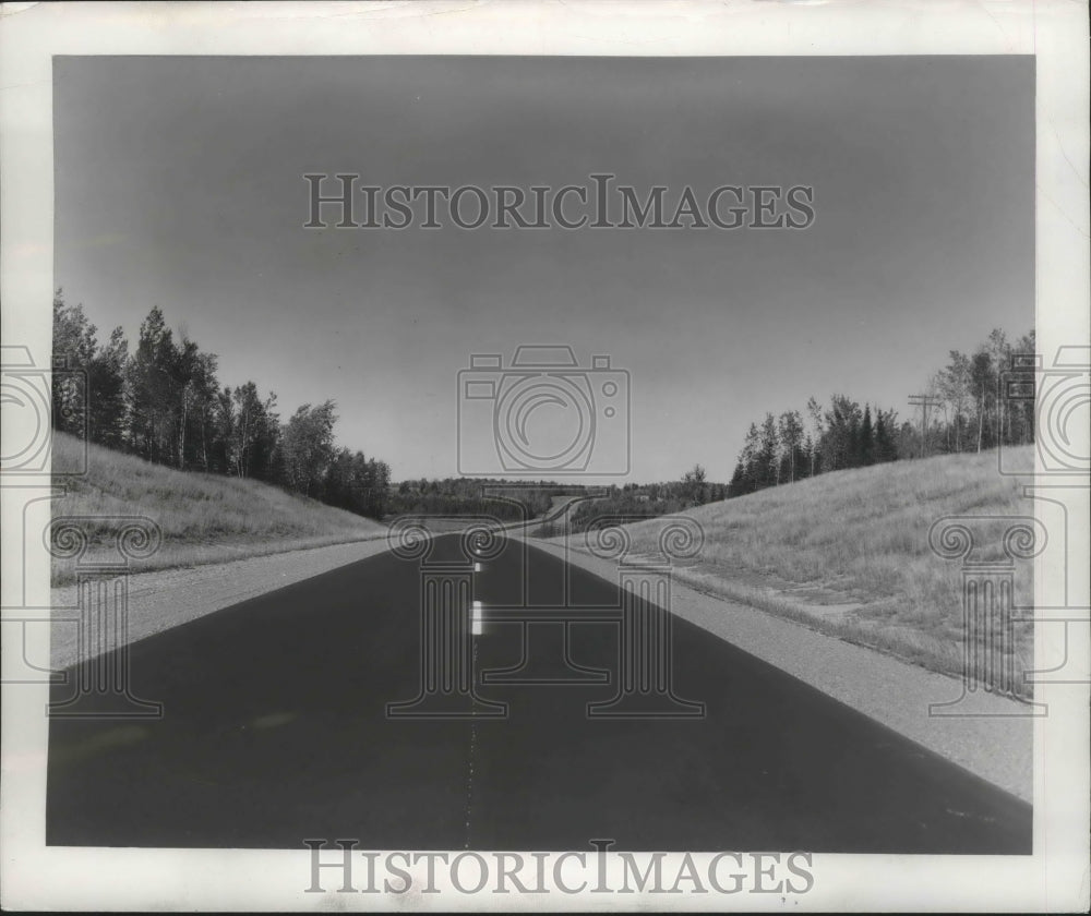 1954 Press Photo New Black Top in Wisconsin&#39;s Great Northern Area- Historic Images