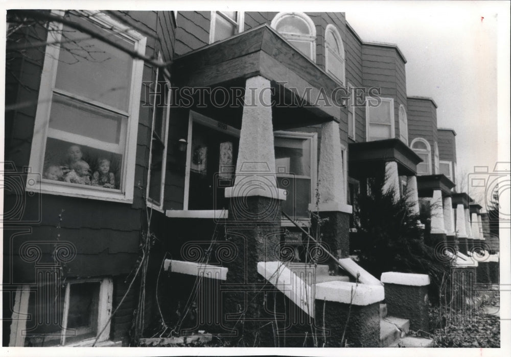 1993 Press Photo Klawitter children, row house on South Logan Avenue, Milwaukee- Historic Images