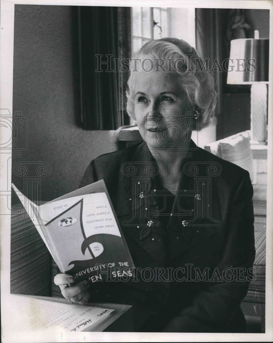 1963 Press Photo Lois Lundell Higgins, Director Illinois Crime Prevention Bureau- Historic Images