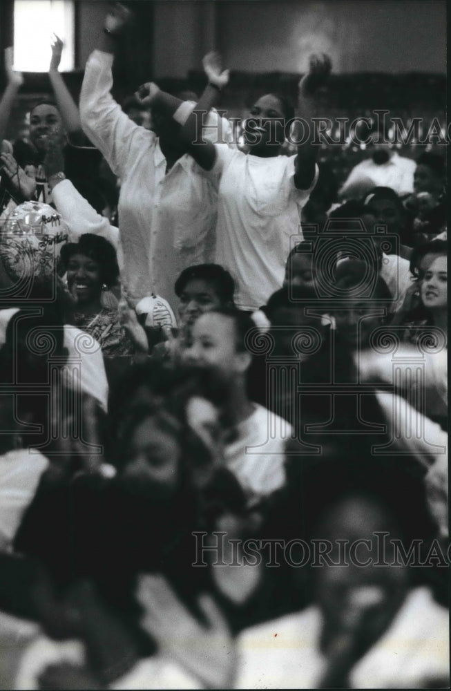 1993 Press Photo Students of Milwaukee&#39;s Riverside University High School - Historic Images