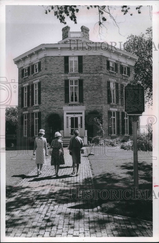1964 Press Photo Octagon House in Watertown, Wisconsin - mjb54666