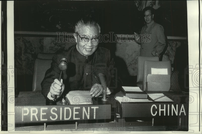 Load image into Gallery viewer, 1972 Press Photo Huang Hua Chinese Ambassador in a session about Mideast unrest.
