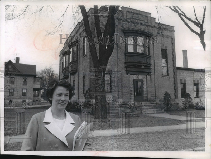 Load image into Gallery viewer, 1967 Press Photo Jan Helmbrecht In Front Of Mayville's City Hall - mjb54883
