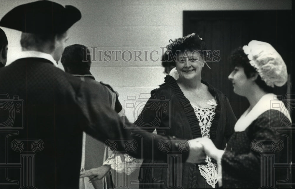 1993 Press Photo Members of Heritage Musick and Daunce Society Dressed to Dance- Historic Images