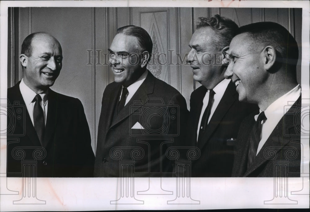 1963 Press Photo Businessmen discuss state&#39;s industrial climate at a luncheon- Historic Images