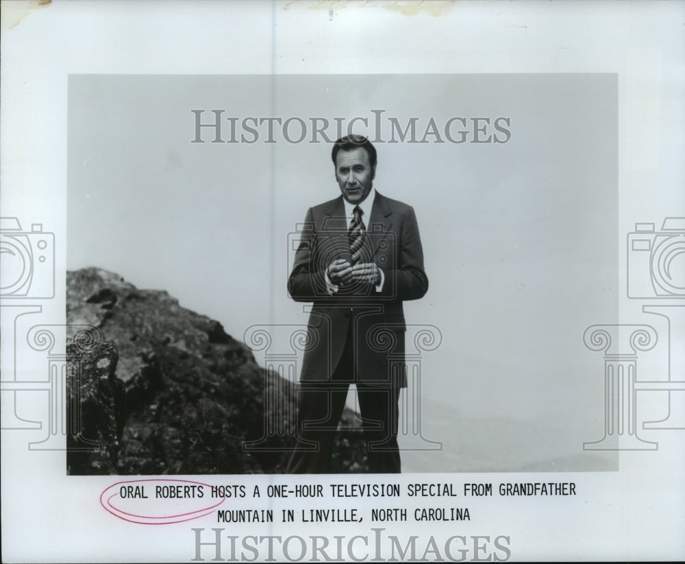 1976 Press Photo Oral Roberts Hosts One-Hour Television Special, Linville, NC