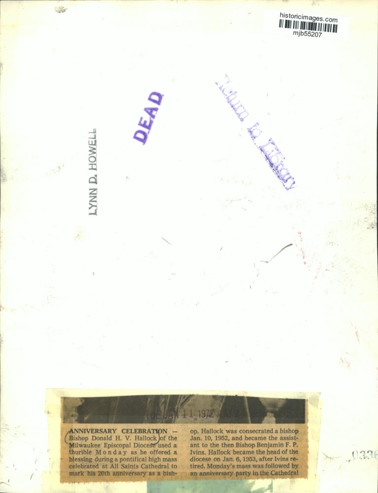 1972 Press Photo Bishop Donald Hallock Offers Blessing At All Saints Cathedral