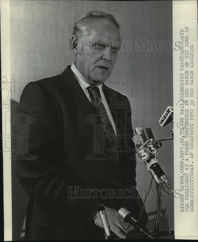 1972 Press Photo Gus Hall, Communist Party candidate, at press conference