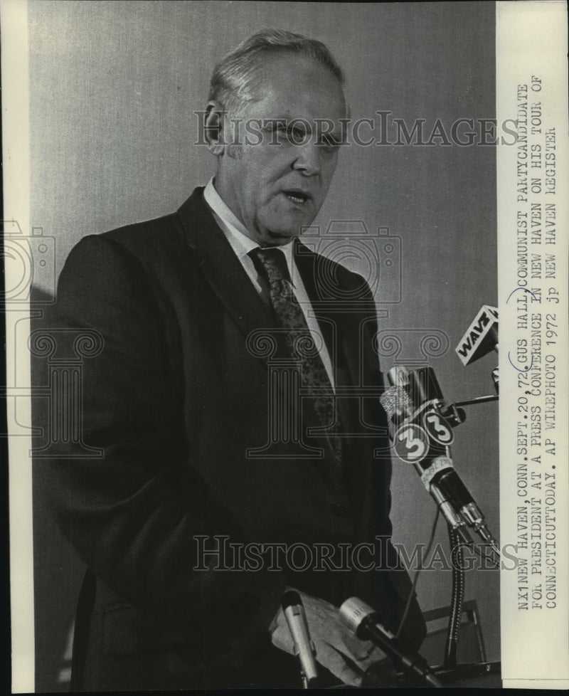 Load image into Gallery viewer, 1972 Press Photo Gus Hall, Communist Party candidate, at press conference
