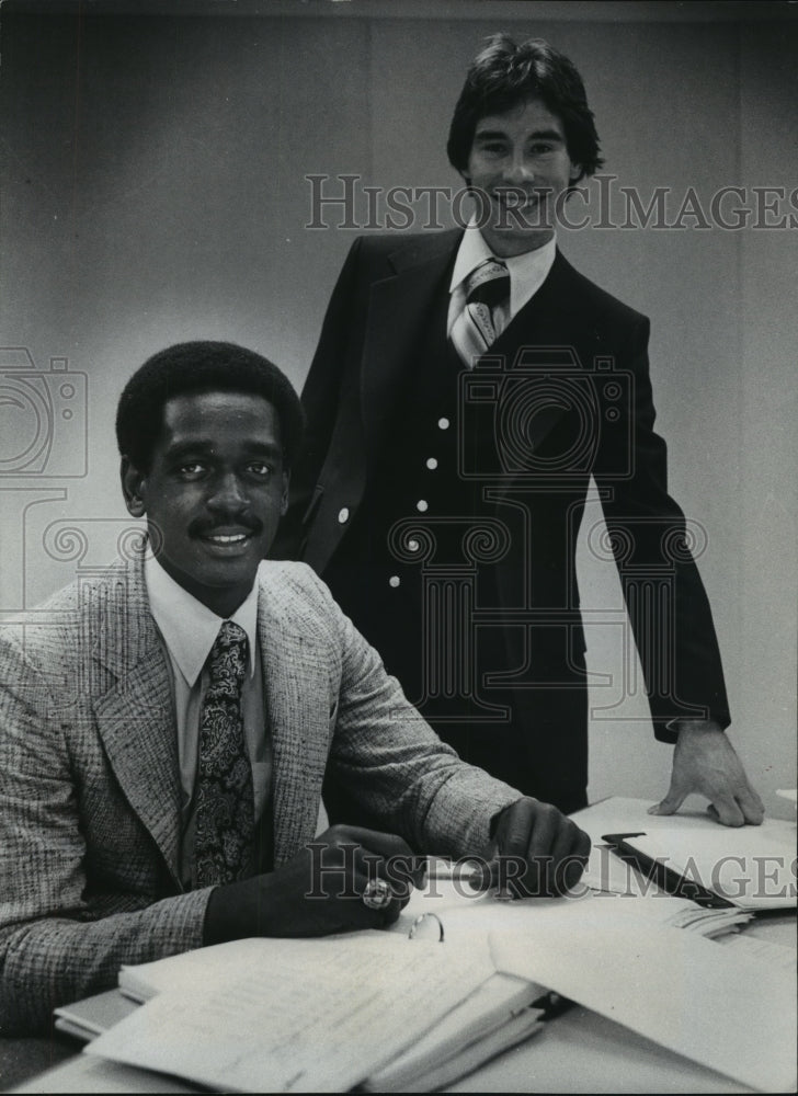 Load image into Gallery viewer, 1978 Press Photo Ulice Payne, Gary Rosenberger Mortgage Guaranty Insurance Corp
