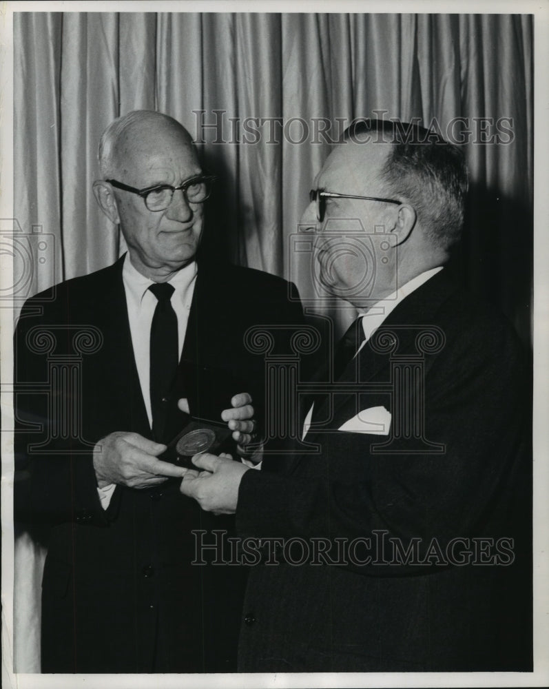 1965 Press Photo Hallmark Hall Of Fame Joyce C Hall and John Drewry -Peabody- Historic Images