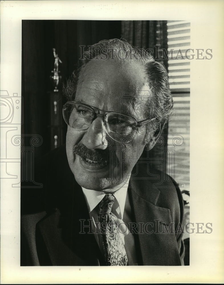 1980 Press Photo Milt Padway Milwaukee Attorney, Former Pole Vaulter- Historic Images