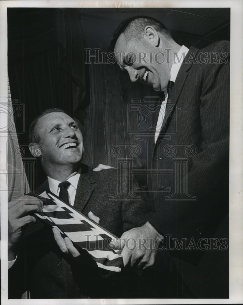 1964 Press Photo Football Ken Hollub Gives Tie To Bill Spaltholz- Historic Images