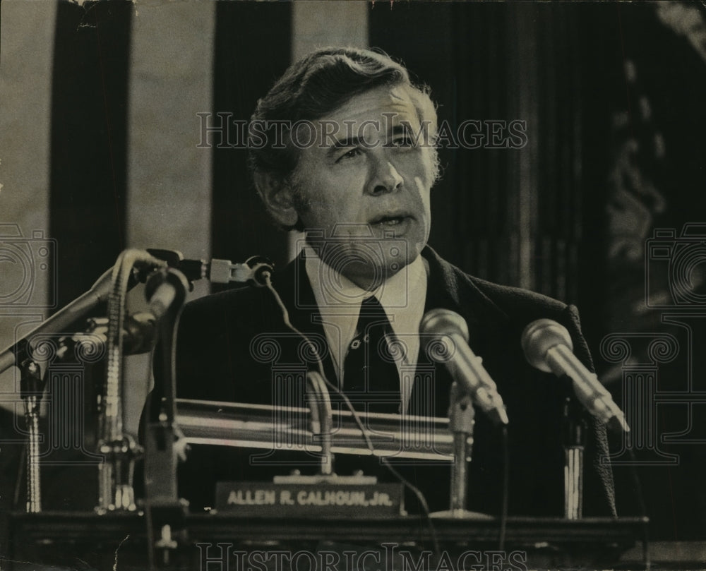 1975 Press Photo Mayor Henry Maier addresses the Common Council, Milwaukee