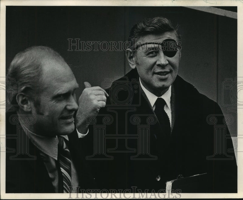 Load image into Gallery viewer, 1972 Press Photo Mayor Henry Maier seen leaving his office wearing an eye patch
