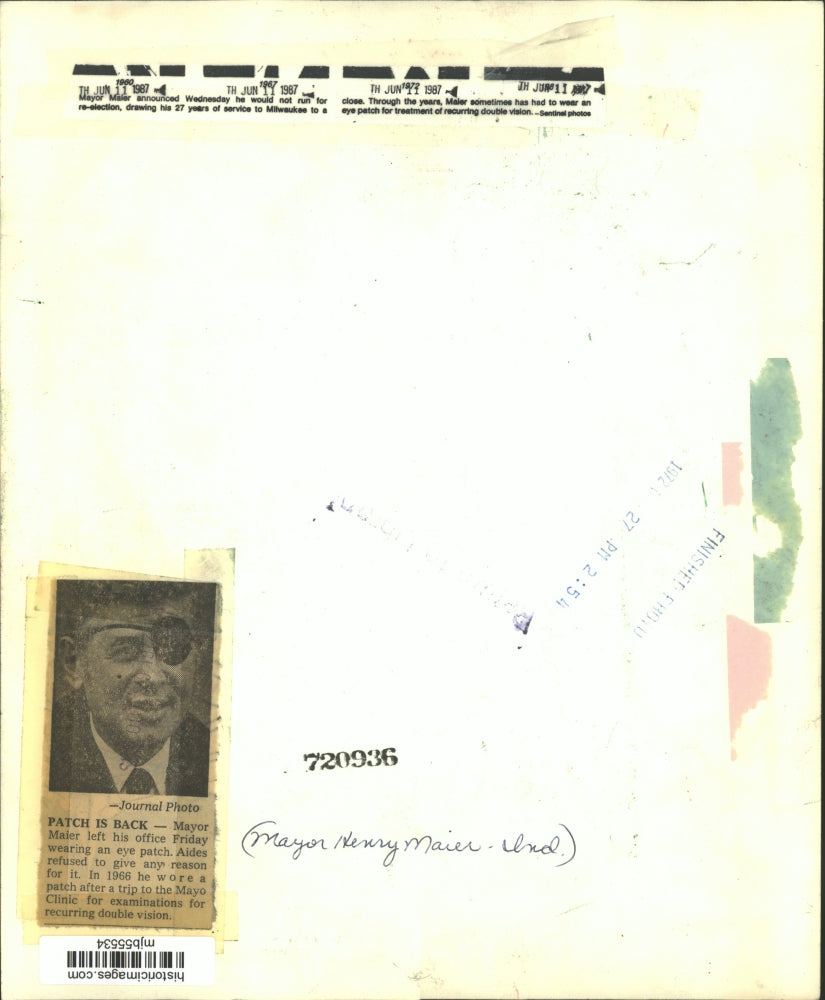 1972 Press Photo Mayor Henry Maier seen leaving his office wearing an eye patch