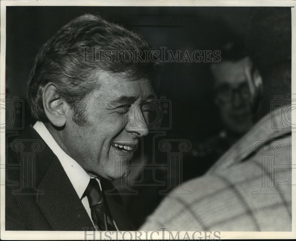 1976 Press Photo Mayor Maier at his victory celebration at the Red Carpet Inn- Historic Images