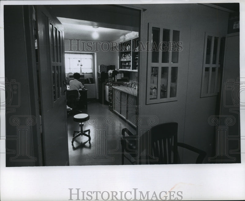 Load image into Gallery viewer, 1970 Press Photo Milwaukee County Jail - mjb55634
