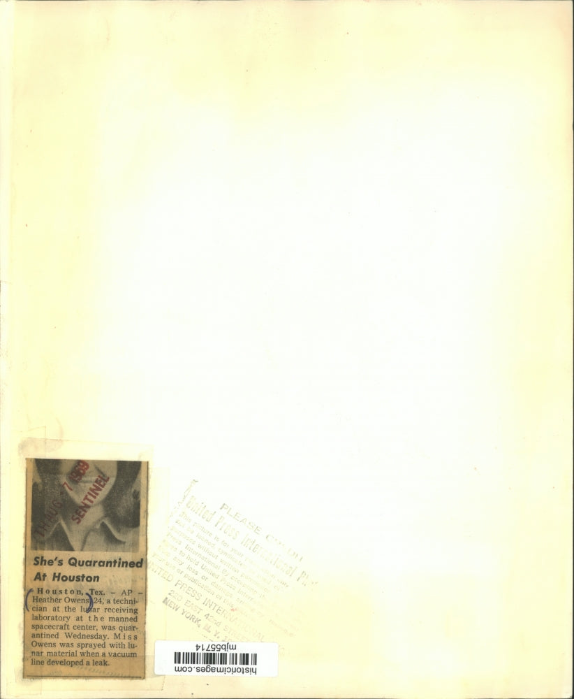 1969 Press Photo Heather Owens a technician at the lunar receiving lab, Houston.