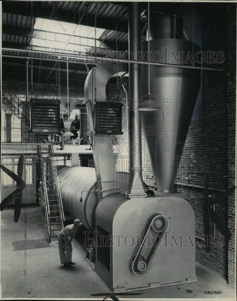 1949 Press Photo Heil Company installed dehydrator, F.L. Emment Company