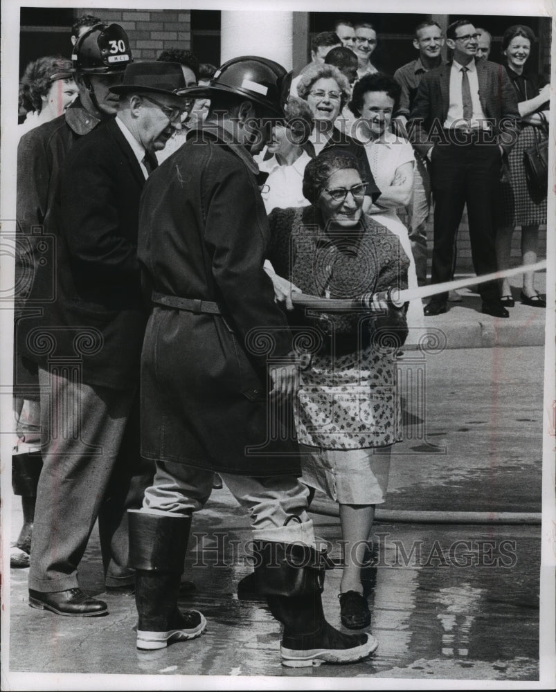 1964 Press Photo Milwaukee Children Court Center classes in fire fighting- Historic Images