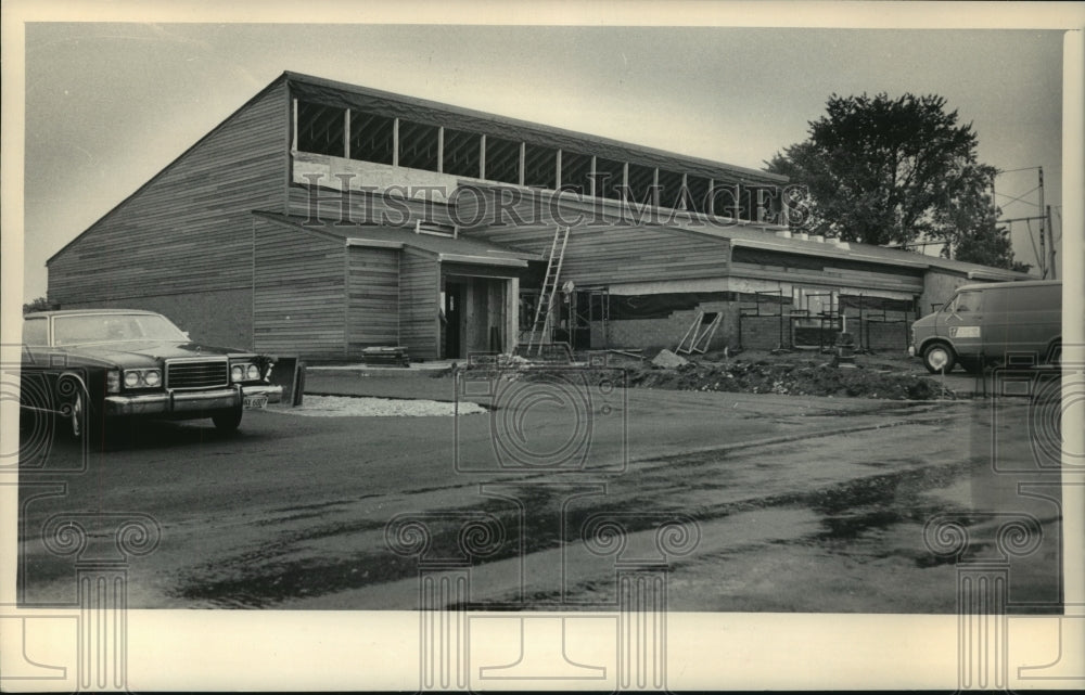 1984 Press Photo Completion of new Hales Corners Library expected by year&#39;s end- Historic Images