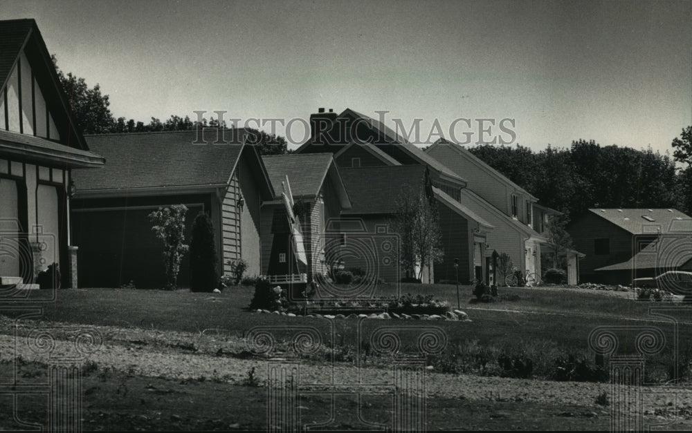 1988 Press Photo New homes on Palmersheim Drive in Hales Corners, Wisconsin- Historic Images