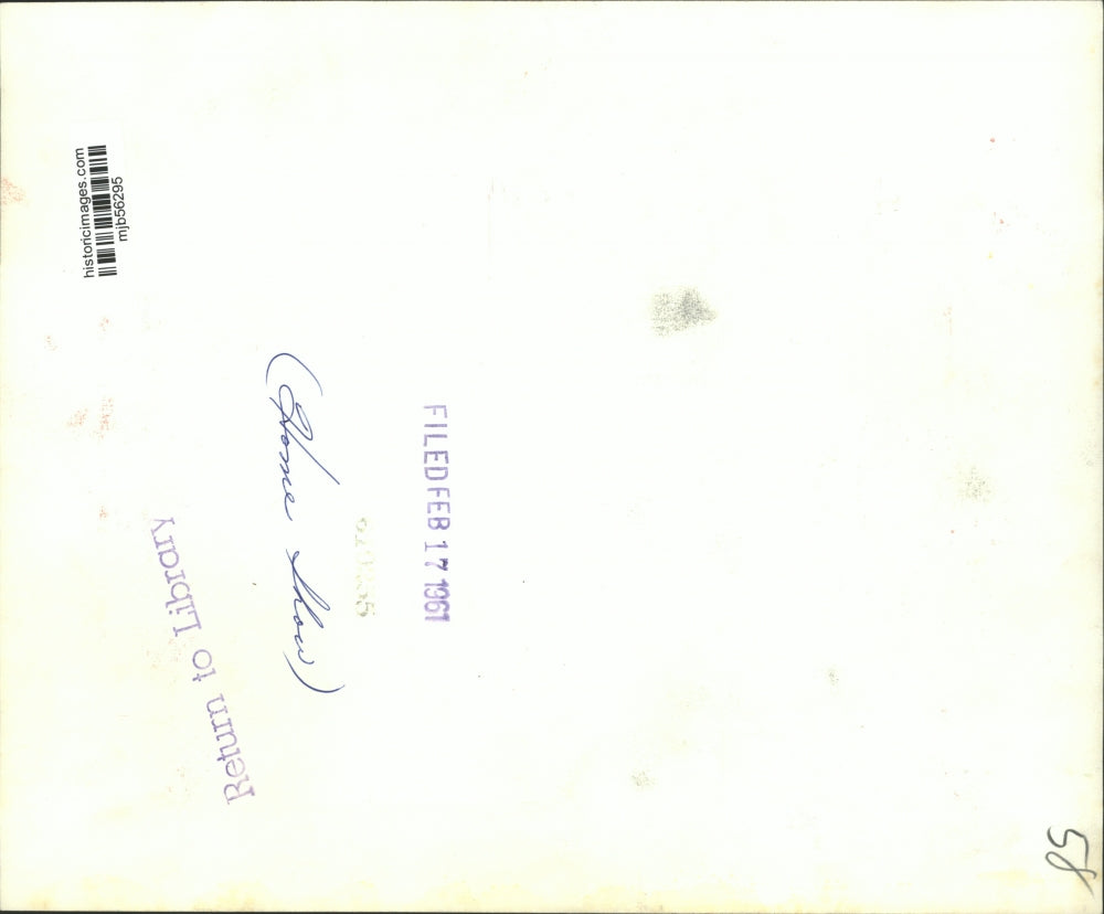 1961 Press Photo Home Show a person views the Milwaukee Journal exhibit