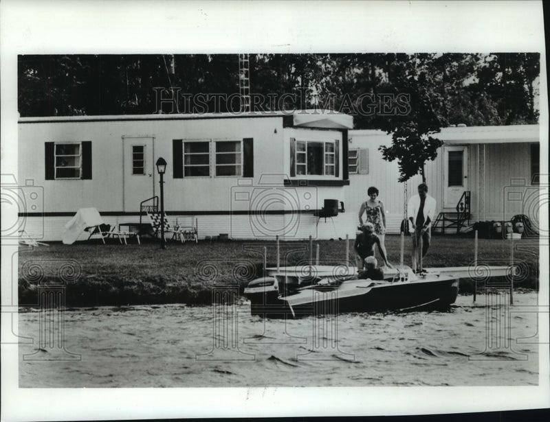 Load image into Gallery viewer, 1969 Press Photo Mobile Homes option for second homes - mjb56483
