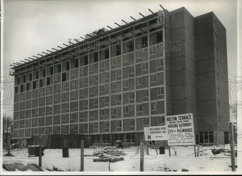 Load image into Gallery viewer, 1967 Press Photo Holton Terrace Housing Opportunity Milwaukee Wisconsin

